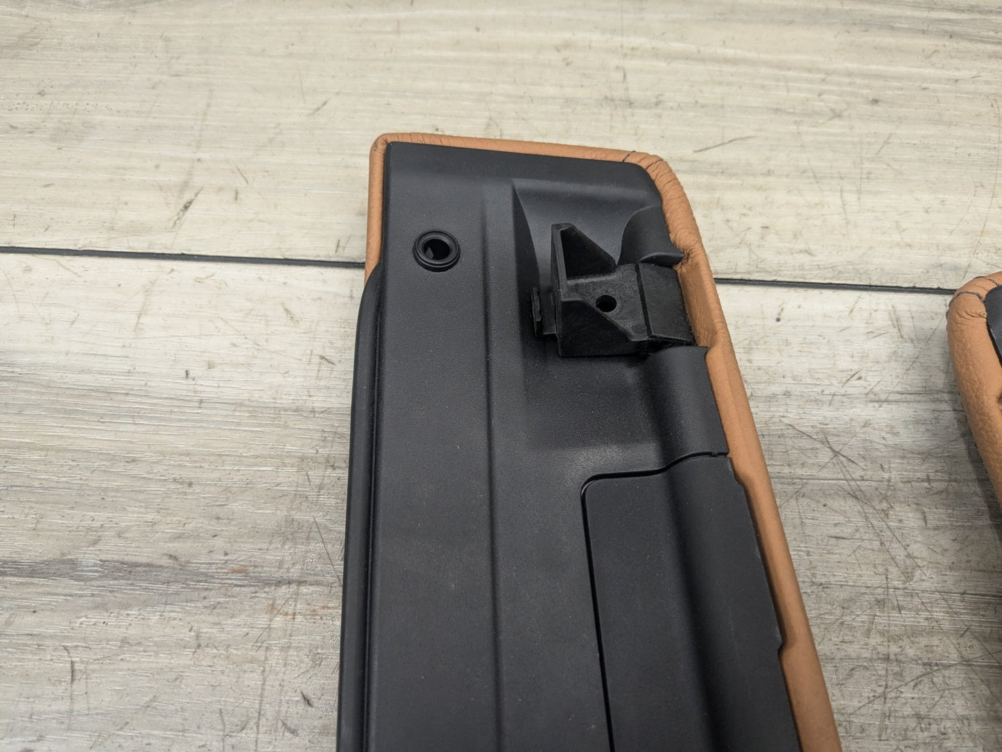 17-23 OEM BMW G30 530 540 M550 Retractable Armrest Tray Console Leather Brown