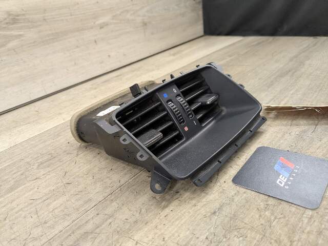 07-13 OEM BMW E92 328 335 Coupe Interior Central Console Rear Vent