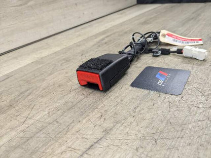 OEM BMW F90 G11 G12 G30 530 540 M550 750 M5 Front Left or Right Seatbelt Buckle