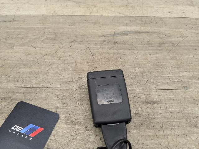 OEM BMW F90 G11 G12 G30 530 540 M550 750 M5 Front Left or Right Seatbelt Buckle