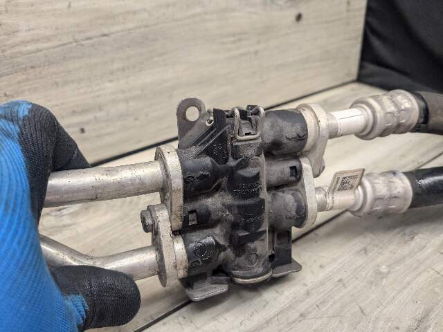 16-19 OEM BMW F90 G12 750 G30 M550 AT Transmission Oil Cooler Line Return Flow