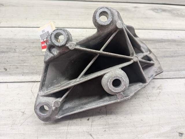 16-22 OEM BMW G12 G30 M550 750 AWD Right Side Engine N63 Motor Mount Bracket