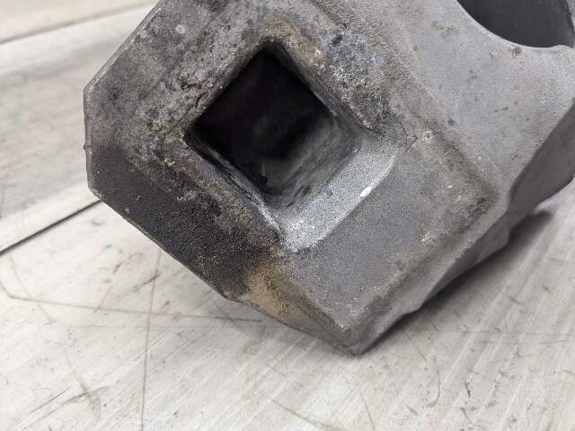 16-22 OEM BMW G12 G30 M550 750 AWD Right Side Engine N63 Motor Mount Bracket