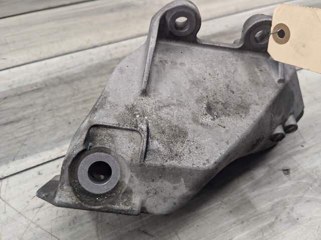 16-22 OEM BMW G12 G30 M550 750 AWD Right Side Engine N63 Motor Mount Bracket