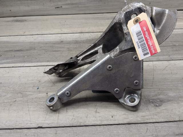 15-20 OEM BMW F80 F82 F83 M3 M4 S55 Engine Right Passenger Mount Bracket