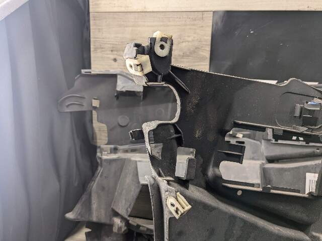 17-23 OEM BMW F90 G30 FRONT Left Right Bumper Fog Light Guide Bracket Mount PAIR