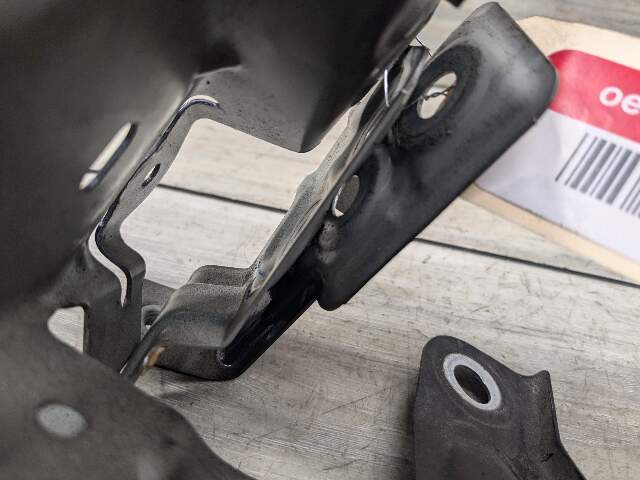 17-23 OEM BMW F90 G30 530 540 M550 M5 Front Right Passenger Fender Bracket SET