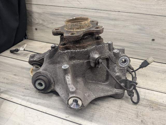 17-23 OEM BMW G30 530 540 M5550 REAR Left Drive Side Hub Knuckle Bearing Carrier