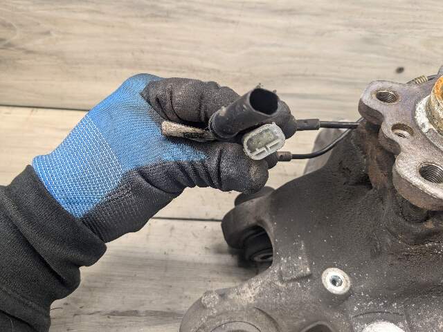 17-23 OEM BMW G30 530 540 M5550 REAR Right Passenger Hub Knuckle Bearing Carrier