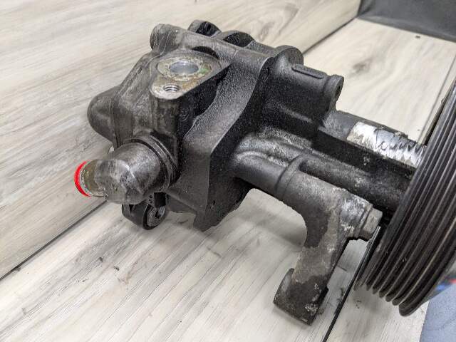 NOTE* 09-13 BMW E70 X5 Diesel Engine M57Y Power Steering Pump w/ Pulley