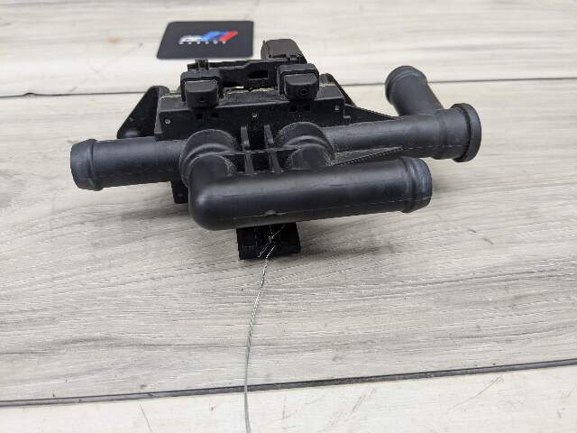 OEM BMW F01 F02 F06 F07 F10 F12 F13 M5 M6 Engine Water Heater Control Valve Pump