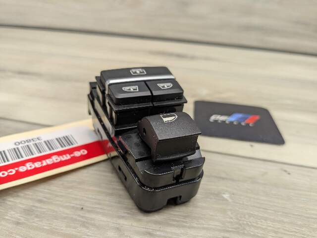 10-18 BMW F01 F02 F06 F07 Rear Window Regulator Sun Shade Control Switch