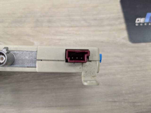 06-13 OEM BMW E93 335i Convertible Antenna Amplifier Module Diversity