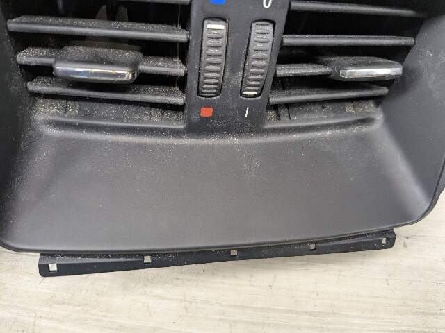 07-13 OEM BMW E92 E93 Interior Central Console Rear Vent