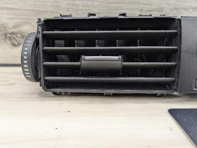 12-20 OEM BMW F30 F32 F36 F80 F82 F83 M4 Front Central Air Vent Grille Black