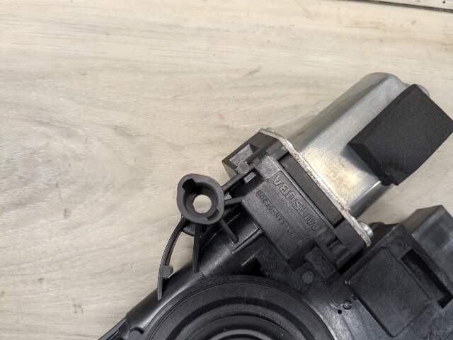 OEM BMW G20 G80 330 M340 M3 FRONT Left Driver Side Door Window Regulator Motor