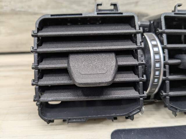 19-24 OEM BMW G20 G80 330 M340 M3 Rear Center AC Air Vent Grille