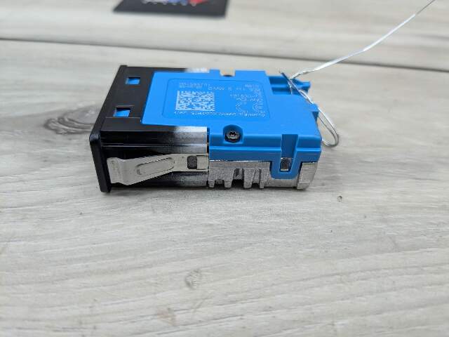 OEM BMW F44 F48 F97 G01 G05 G12 G20 G30 G80 USB Dual Type C Charger Port Socket