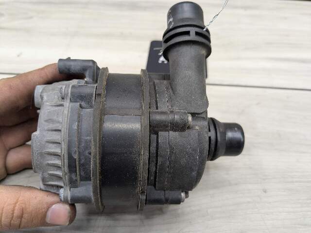 OEM BMW G01 G05 G20 G22 G23 Engine B46 B58 Auxiliary Electric Water Pump Cooling