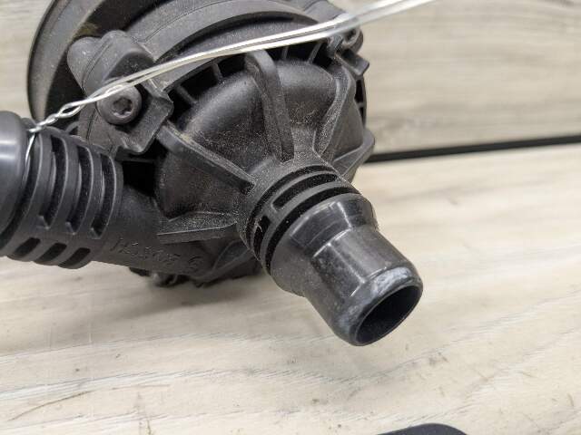 *OEM BMW G01 G05 G20 G22 G30 G42 G80 G82 G83 M3 M4 Engine Auxiliary Water Pump