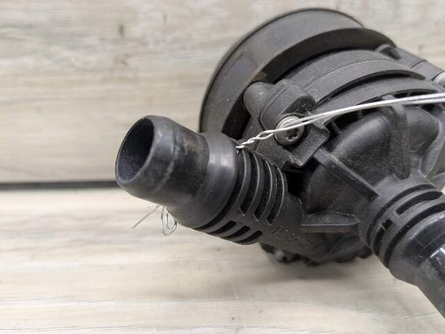 *OEM BMW G01 G05 G20 G22 G30 G42 G80 G82 G83 M3 M4 Engine Auxiliary Water Pump
