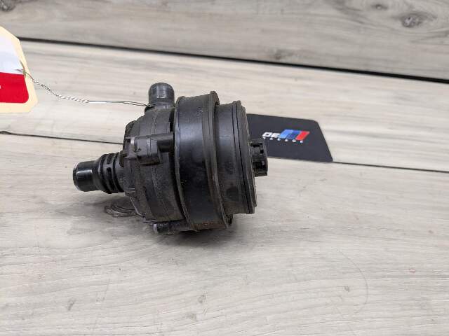 *OEM BMW G01 G05 G20 G22 G30 G42 G80 G82 G83 M3 M4 Engine Auxiliary Water Pump