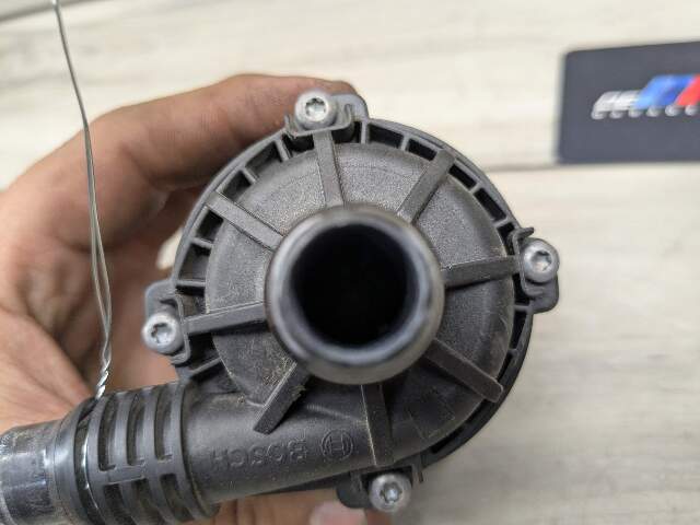 *OEM BMW G01 G05 G20 G22 G30 G42 G80 G82 G83 M3 M4 Engine Auxiliary Water Pump