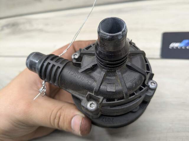 *OEM BMW G01 G05 G20 G22 G30 G42 G80 G82 G83 M3 M4 Engine Auxiliary Water Pump