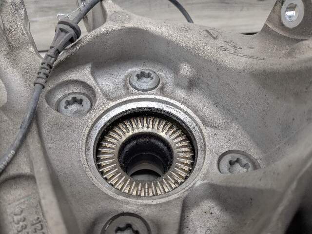 19-24 OEM BMW G20 330 Rear Suspension Right Knuckle Wheel Hub Spindle Bearing