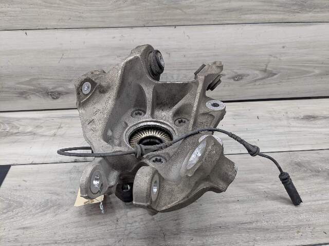19-24 OEM BMW G20 330 Rear Suspension Right Knuckle Wheel Hub Spindle Bearing
