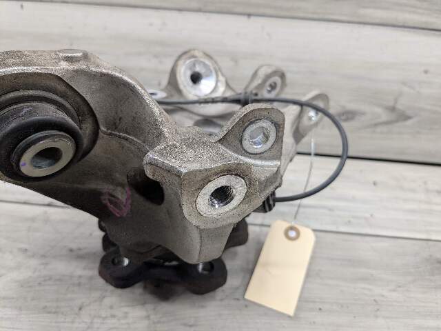 19-24 OEM BMW G20 330 Rear Suspension Right Knuckle Wheel Hub Spindle Bearing