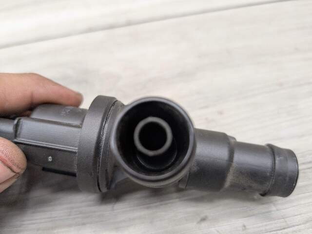 OEM BMW G01 G02 G05 G12 G20 G30 Fuel Tank Vapor Breather Valve B46 B58