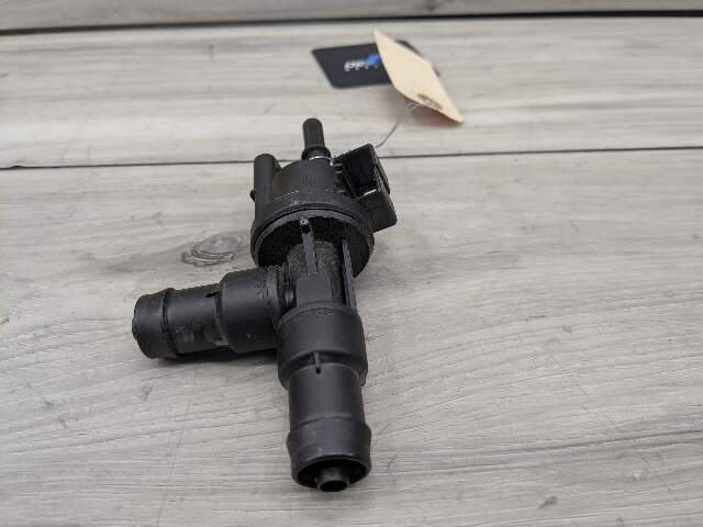OEM BMW G01 G02 G05 G12 G20 G30 Fuel Tank Vapor Breather Valve B46 B58
