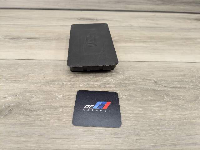 OEM BMW G20 G22 G23 G30 G80 M3 Center Console Storage Phone Car Wireless Charger