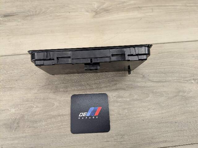 OEM BMW G20 G22 G23 G30 G80 M3 Center Console Storage Phone Car Wireless Charger
