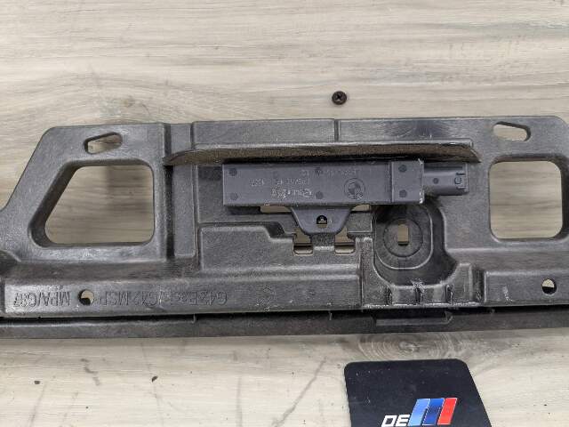 22-25 OEM BMW G42 G87 230 M240 M2 Rear Center Bumper Support Mounting Bracket