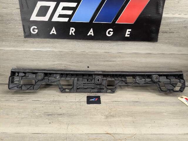 22-25 OEM BMW G42 G87 230 M240 M2 Rear Center Bumper Support Mounting Bracket