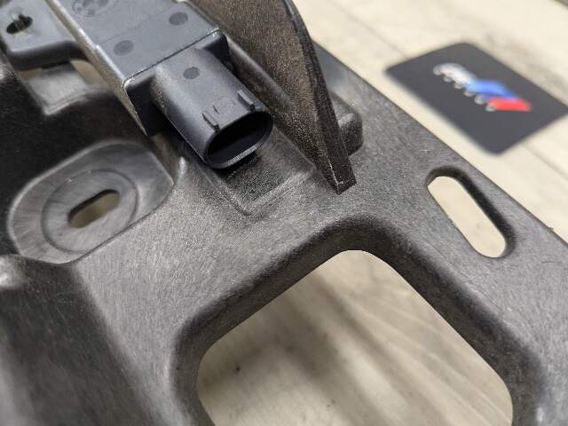 22-25 OEM BMW G42 G87 230 M240 M2 Rear Center Bumper Support Mounting Bracket