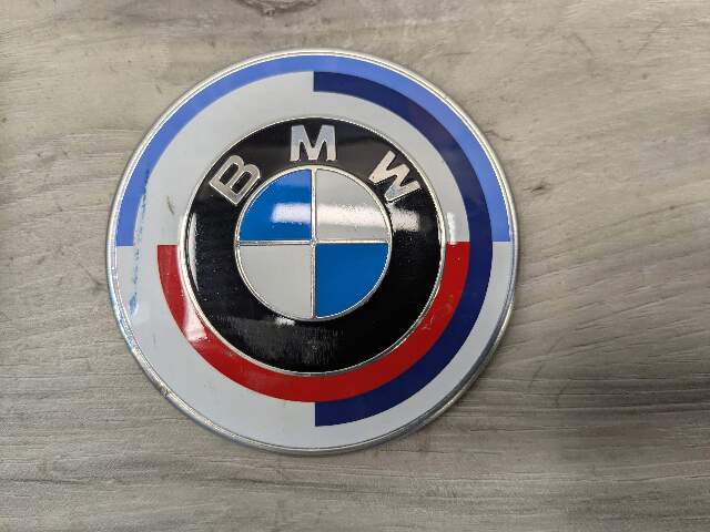 21-25 OEM BMW G22 G23 G42 230 M240 340 M440 Hood Badge 50 years M Diameter 82MM