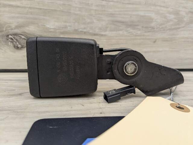 OEM BMW G42 G87 230 M240 M2 Rear Left Driver Side Seatbelt Seat Belt Buckle