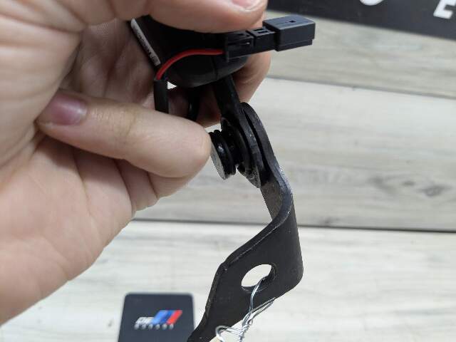 OEM BMW G42 G87 230 M240 M2 Rear Left Driver Side Seatbelt Seat Belt Buckle