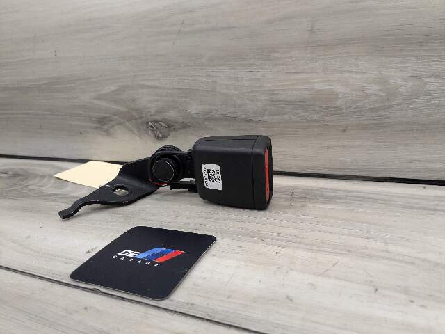 OEM BMW G42 G87 230 M240 M2 Rear Left Driver Side Seatbelt Seat Belt Buckle