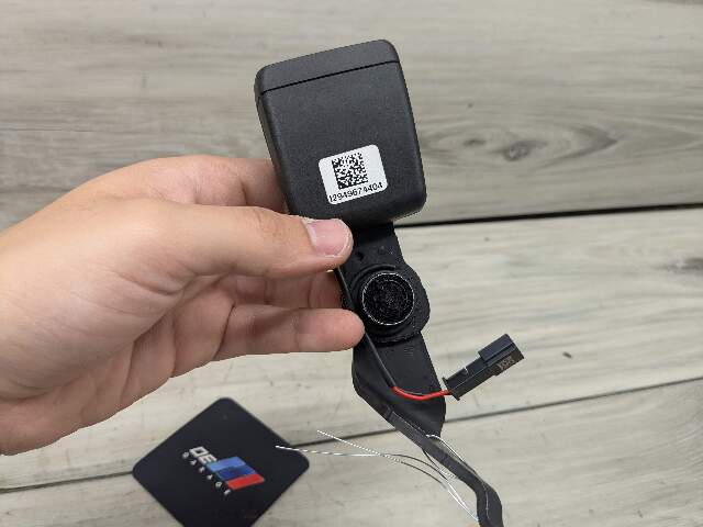 OEM BMW G42 G87 230 M240 M2 Rear Right Passenger Seatbelt Seat Belt Buckle