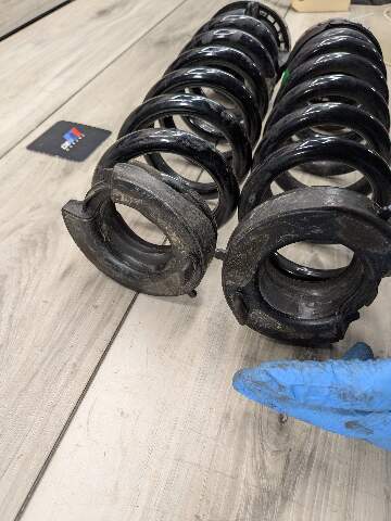 22-25 OEM BMW G42 M240iX Rear Left Right Suspension Coil Springs PAIR