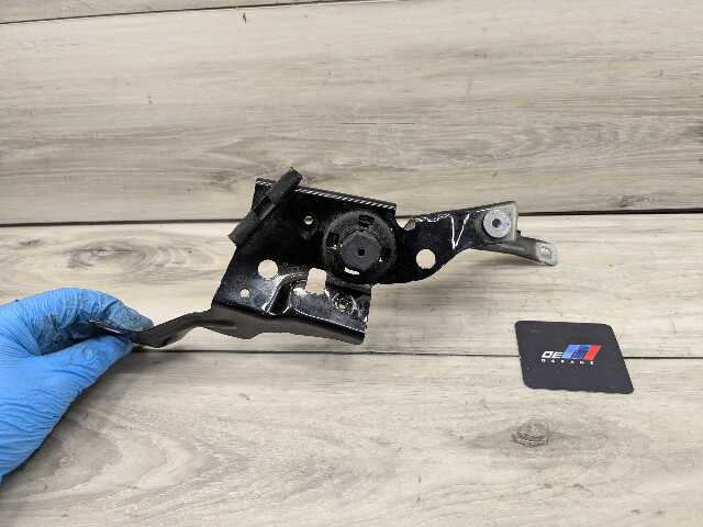 22-25 OEM BMW G42 230 M240 Front Left Fender Wing Holder Bracket SET
