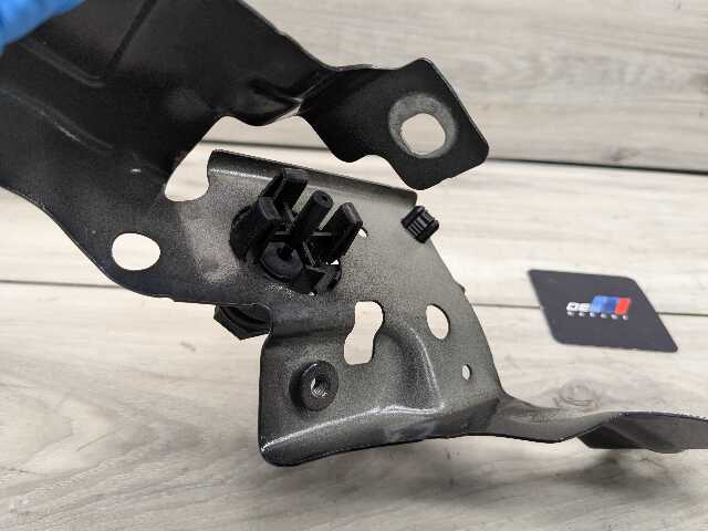 22-25 OEM BMW G42 230 M240 Front Left Fender Wing Holder Bracket SET