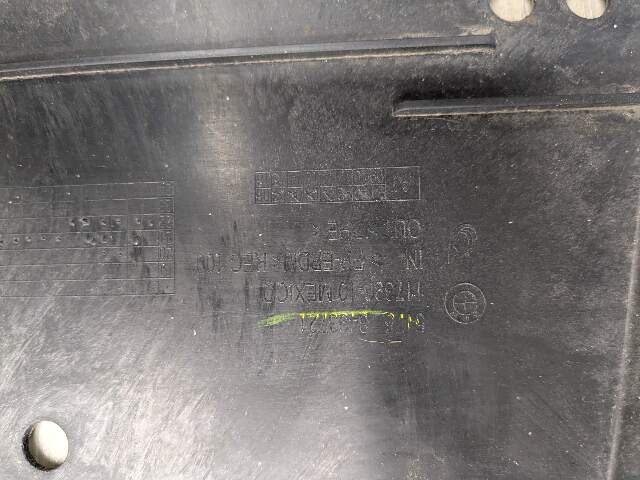 22-25 OEM BMW G42 230 M240 Left Right Gas Tank Under Shield Splash Guard Cover