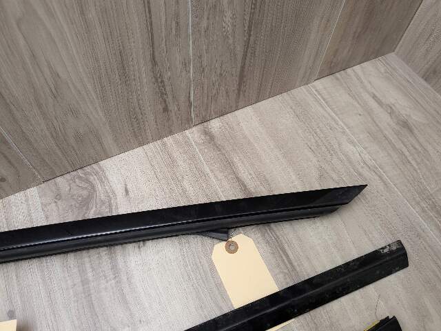 22-25 OEM BMW G42 G87 Right Passenger Side Door Belt Molding Trim SHADOW GLOSS