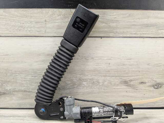 13-16 OEM BMW F01 F02 F10 528 750 M5 Front Right Passenger Side Seatbelt Buckle