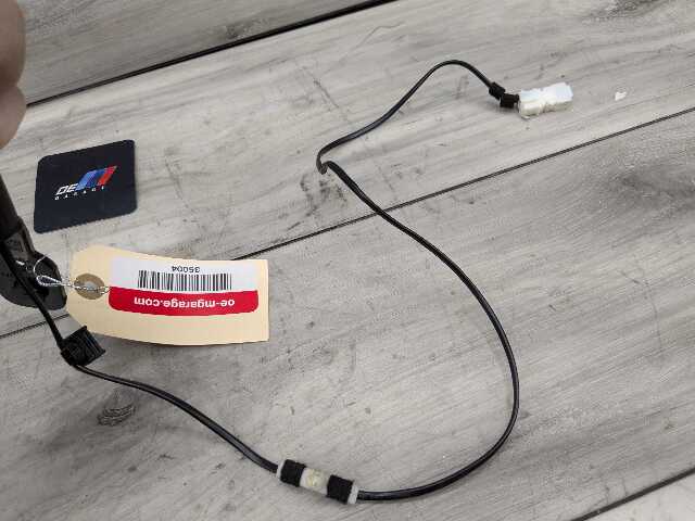 OEM BMW F90 G11 G12 G30 530 540 M550 750 M5 Front Left or Right Seatbelt Buckle
